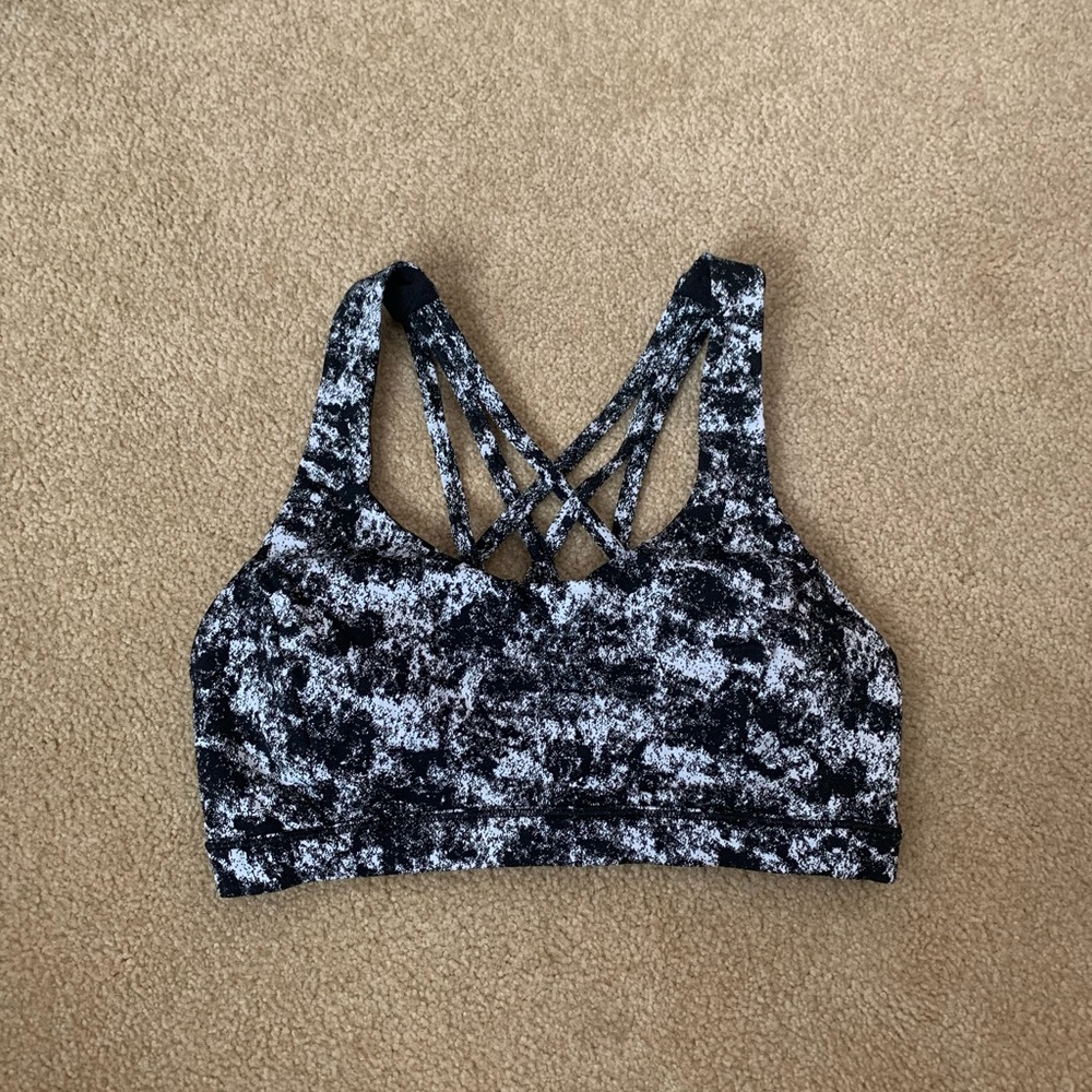 Lululemon Free To Be Serene Bra Size 6!